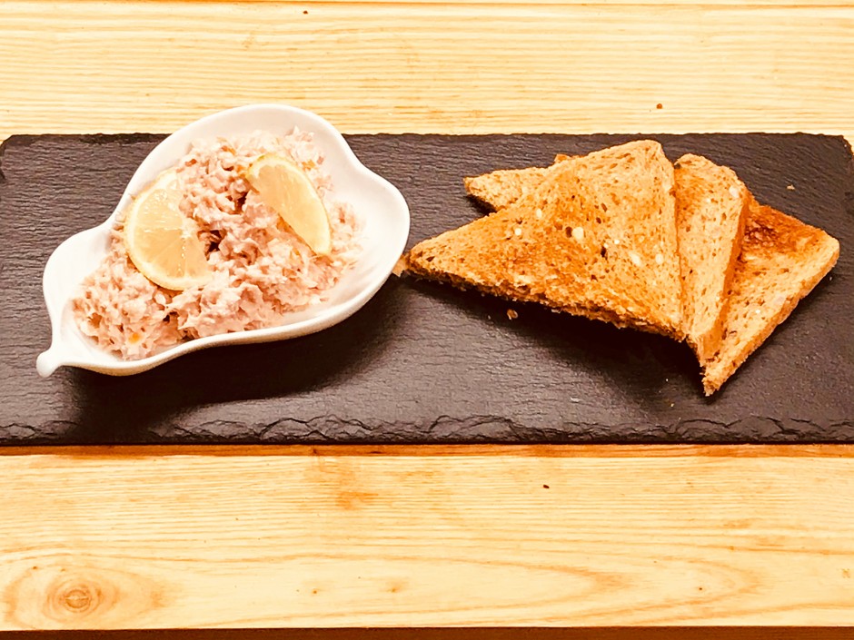 Hawaiianischer Dip mit geräuchertem Fisch