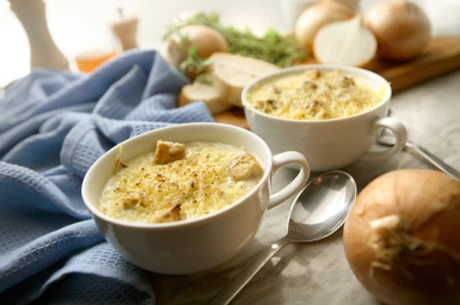 Franz&ouml;sische Zwiebelsuppe mit Croutons
