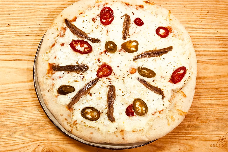 Feurige Käse-Pizza