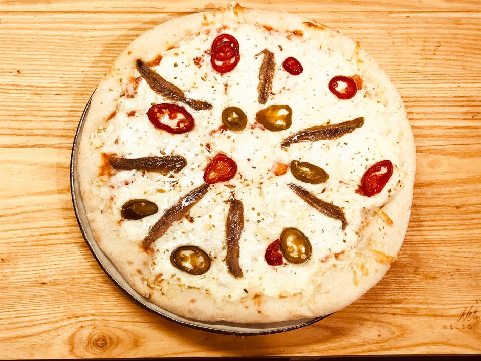 Feurige Käse-Pizza