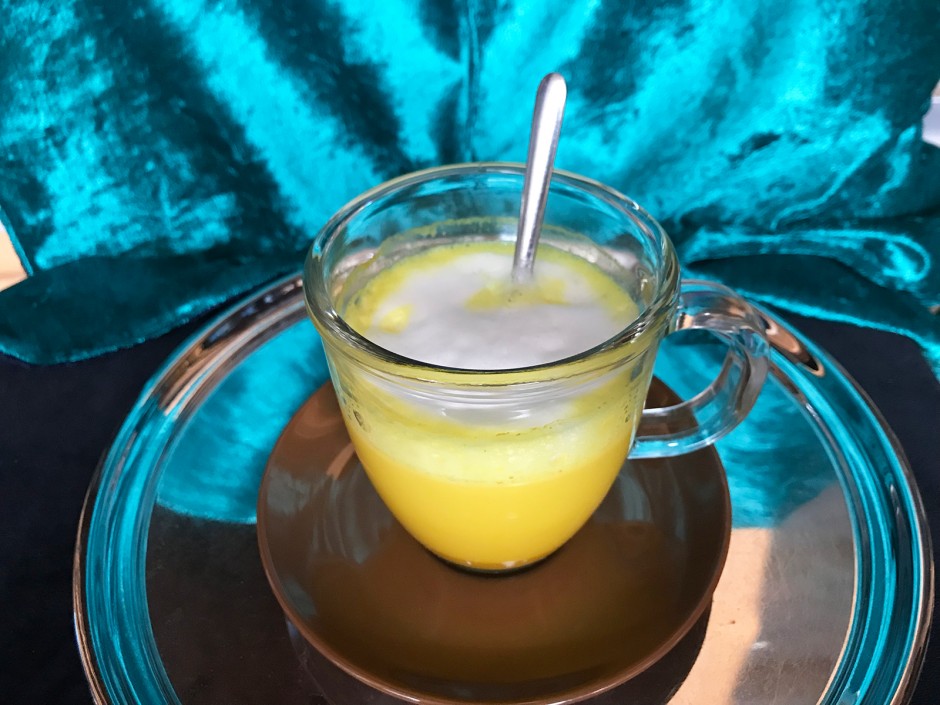 Goldene Milch