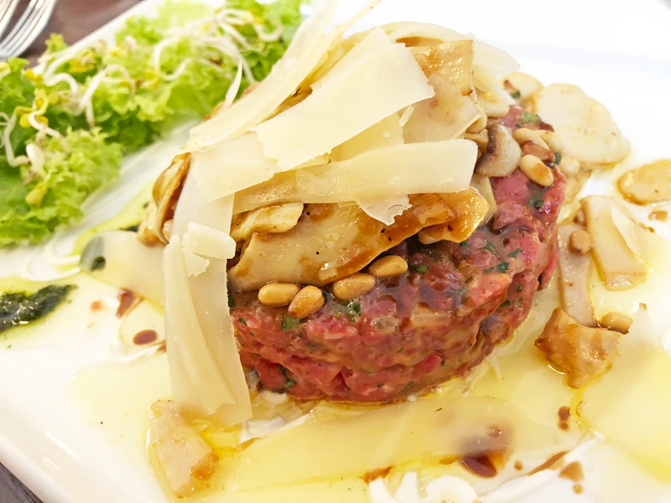 Beef-Tartar-Sulz