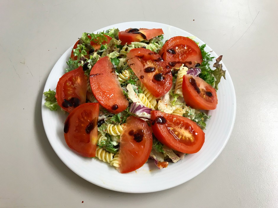 Nudel-Tomaten-Salat