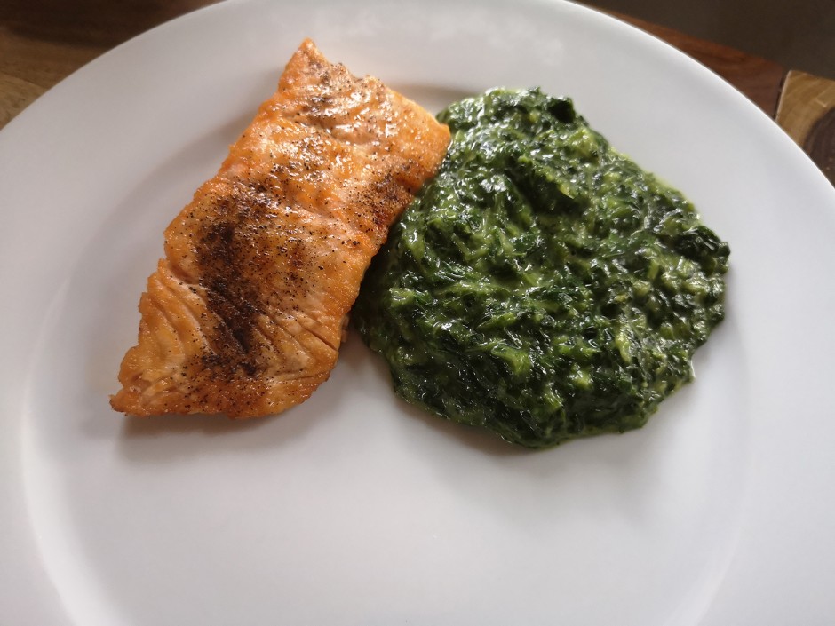 Gebratener Lachs mit Spinat