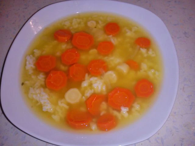 Gem&uuml;sesuppe mit Reis