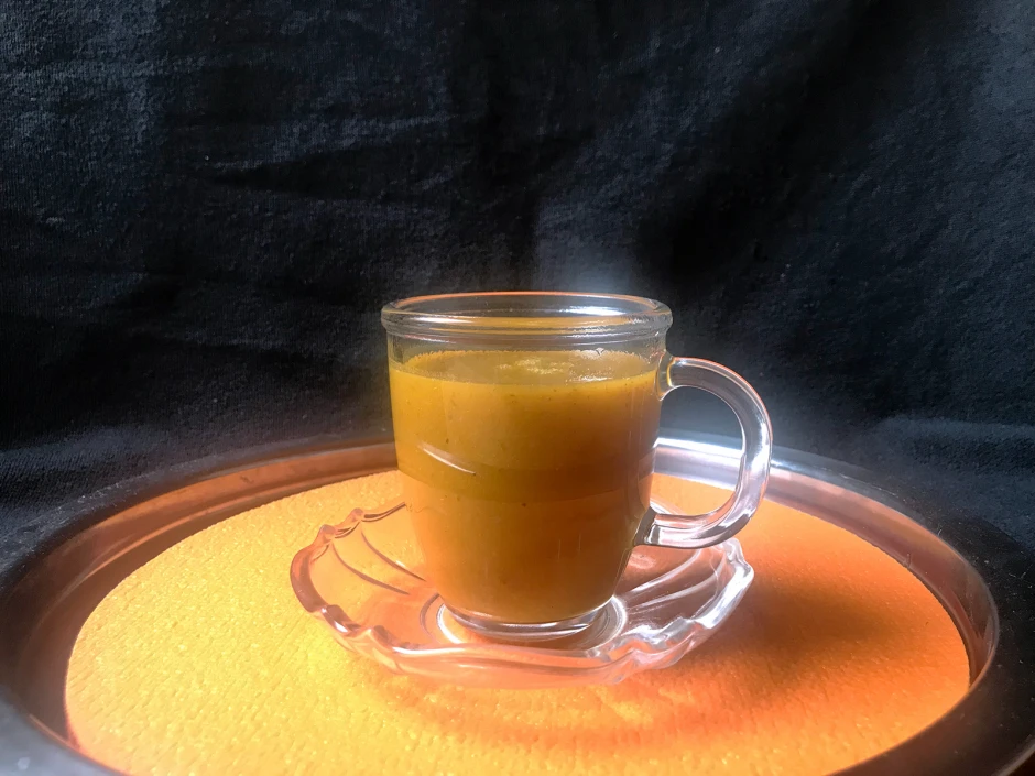 Hei&szlig;er Birnensmoothie mit Kurkuma