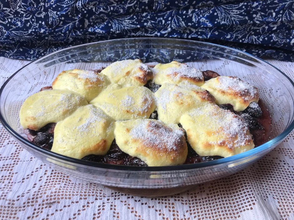 Zwetschgenkompott mit Topfenhauben