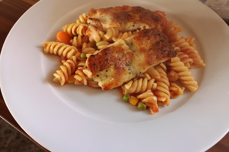 Halloumi-Nudelauflauf