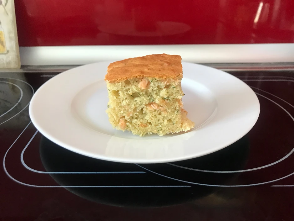 Pikanter Kuchen mit Räucherlachs und Dill