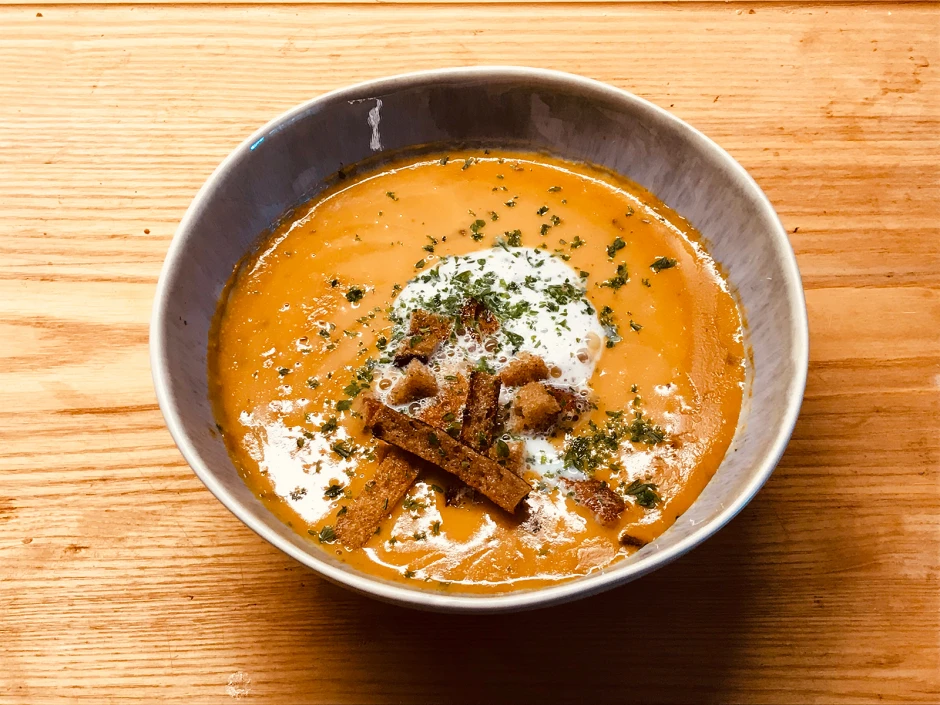 Eierschwammerlsuppe mit Steinpilzen