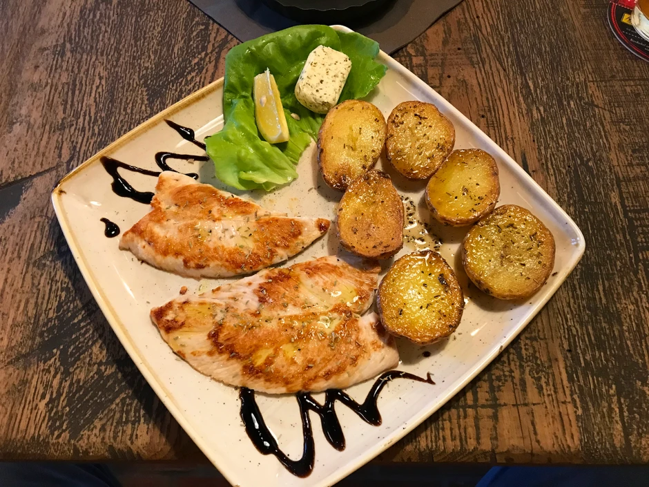 Putenschnitzel mit mediterranen Erdäpfeln