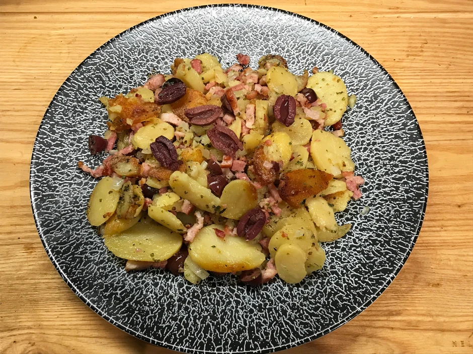 Erd&auml;pfel mit Speck und Oliven