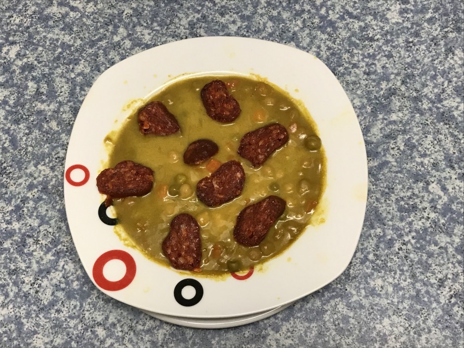 Kichererbsen-Kokos-Suppe mit Kolbasz