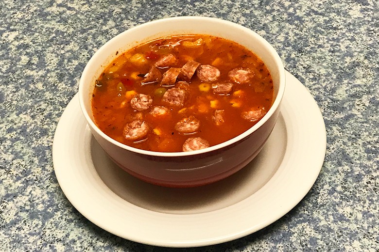 Minestrone mit Kaminwurzerl-Einlage