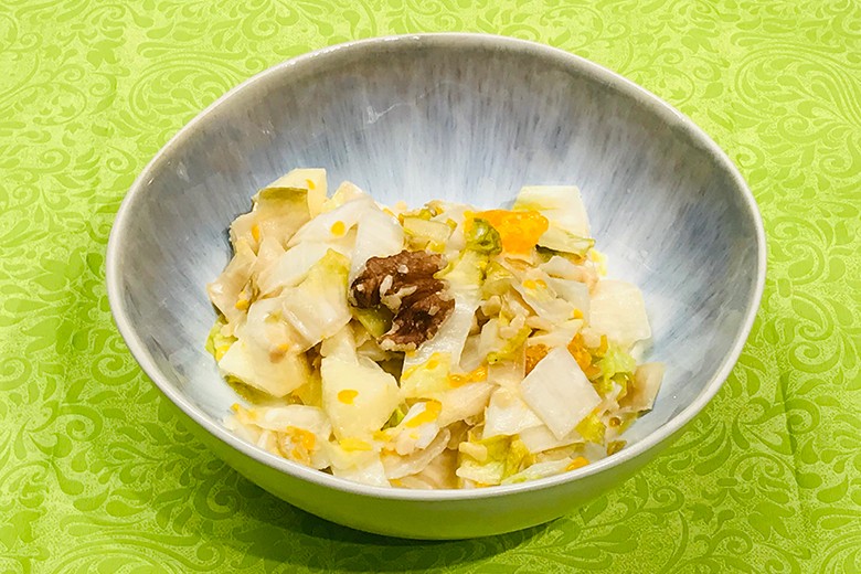 Chicoree-Salat mit Nüssen