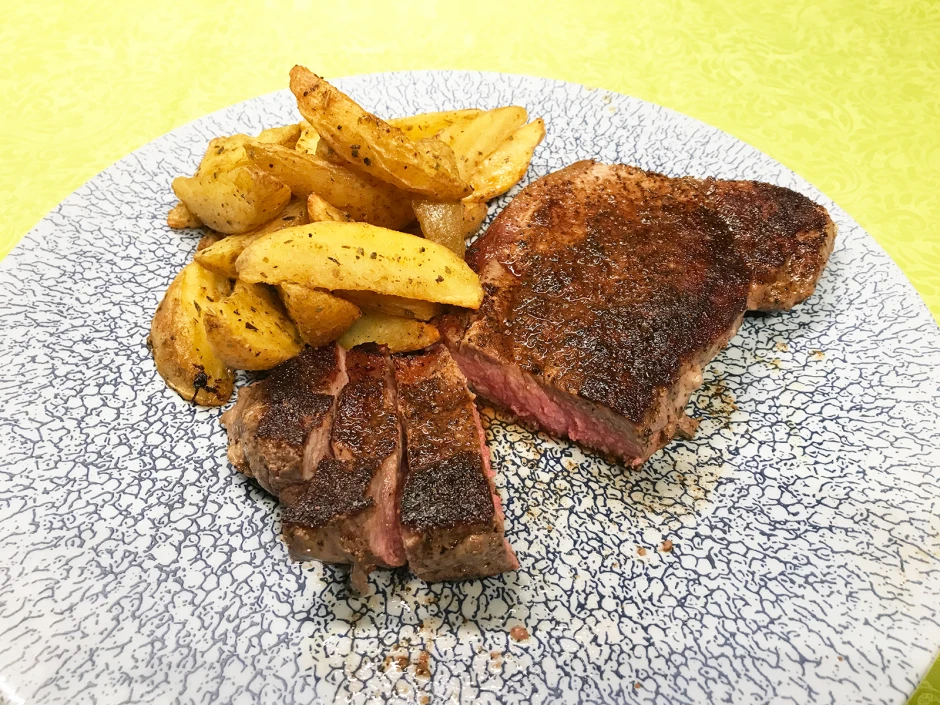 Rumpsteak im Coffee-Rub mit Erd&auml;pfelspalten