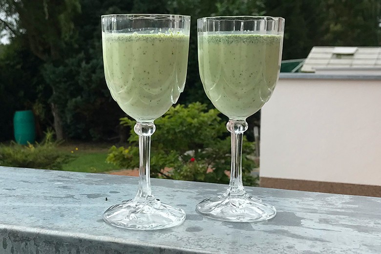 Trink-Topfen mit Löwenzahn