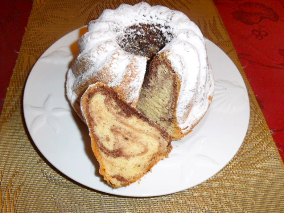 Mamorgugelhupf mit Obers