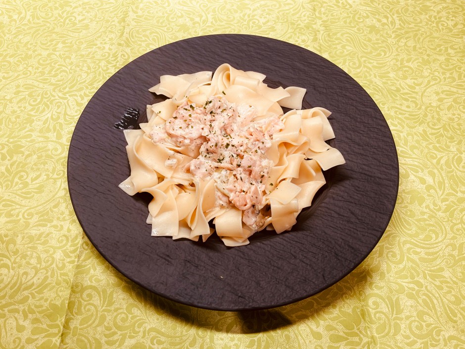 Bandnudeln mit Lachs-Käse-Soße