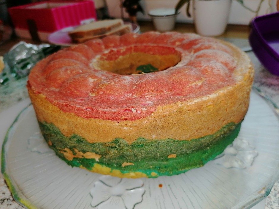 Regenbogen Gugelhupf
