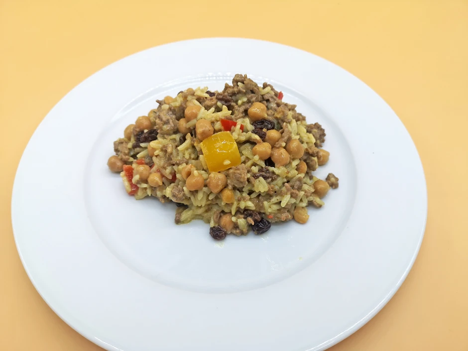 Faschierte-Reis-Pfanne mit Rosinen
