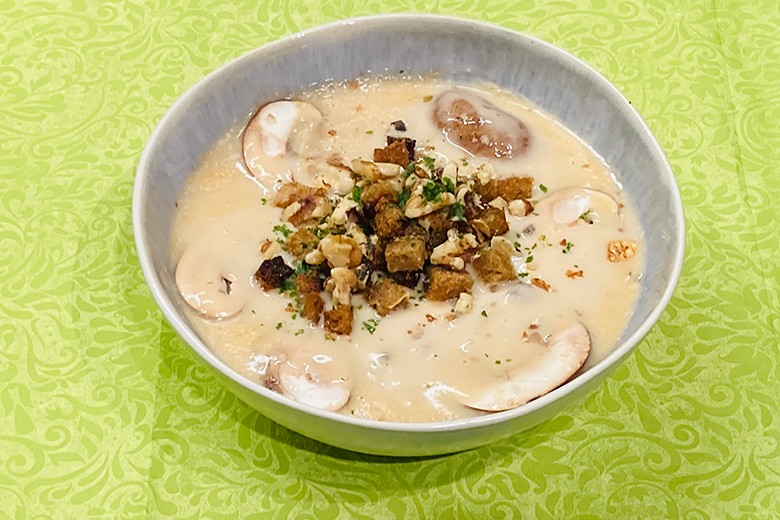 Eierschwammerl-Champignon-Cremesuppe