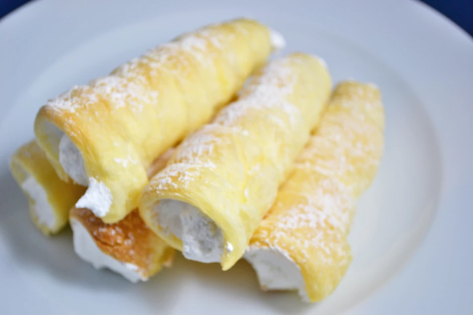 Schaumrollen mit Holunderbl&uuml;tenf&uuml;lle