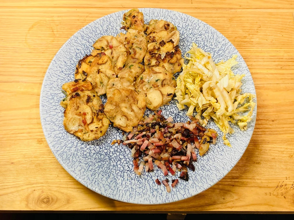 Geröstete Brezenknödel mit Speck