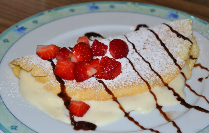 Vanille-Creme-Omlette mit Erdbeeren