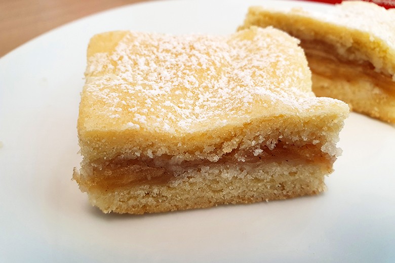 Saftige gedeckte Apfelflecken