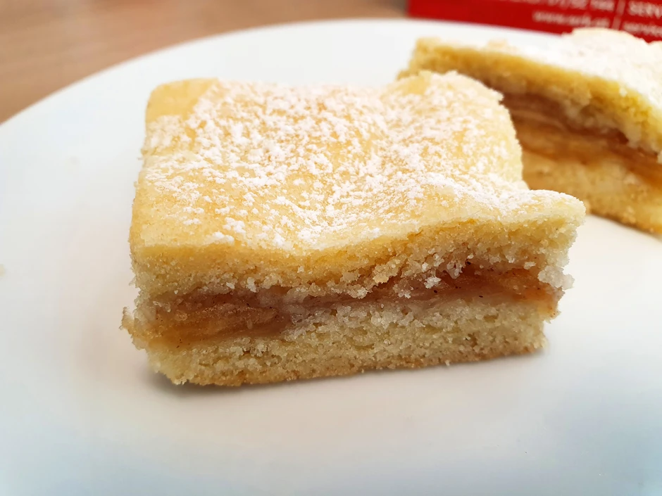 Saftige gedeckte Apfelflecken