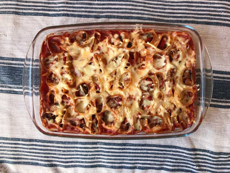 Lumaconi mit Süßkartoffel-Paprika-Füllung in fruchtiger Paradeisersoße