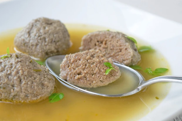 Knochenbrühe