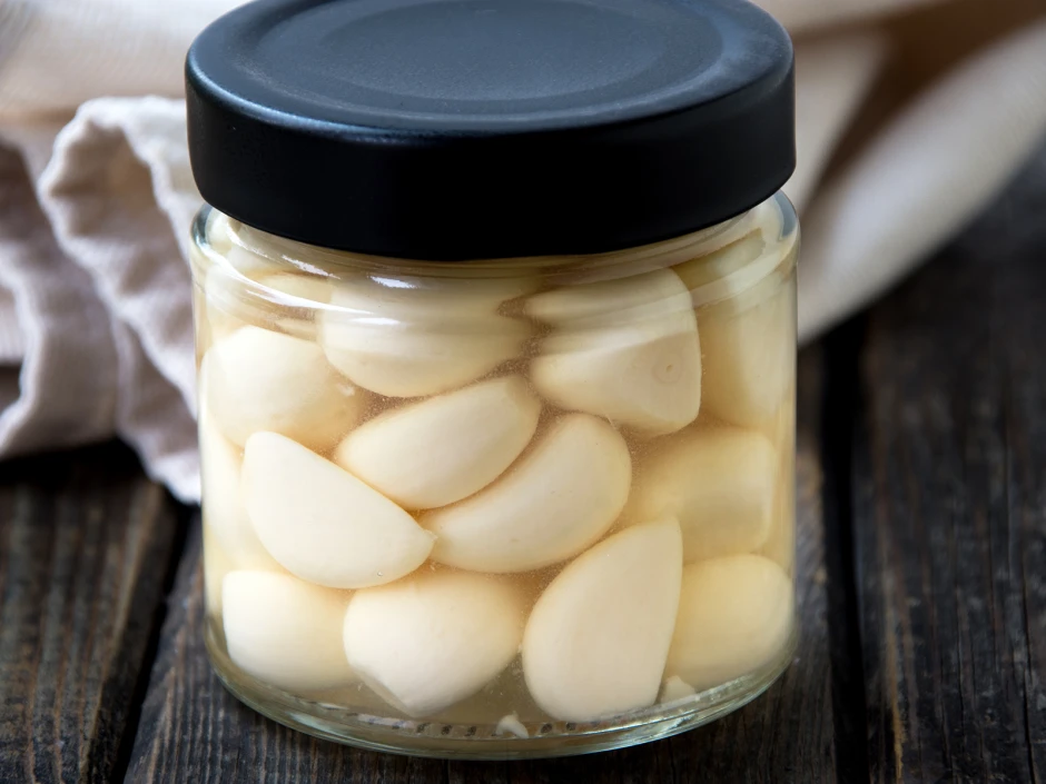 Feurig eingelegter Knoblauch