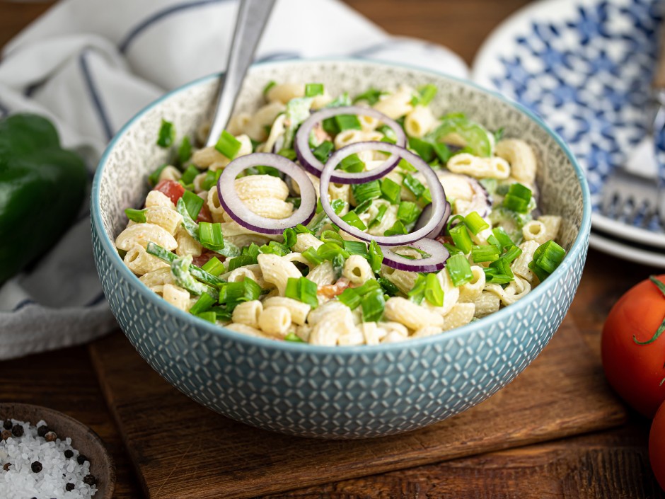 Nudelsalat mit Joghurt-Dressing