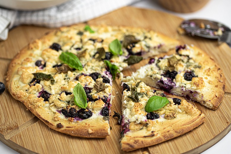 Vegetarische Pizza mit Trauben