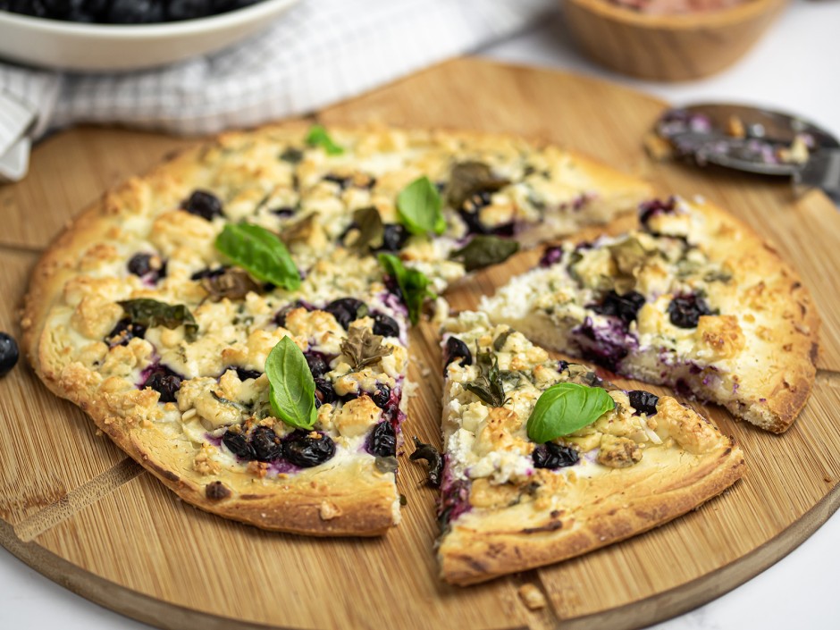 Vegetarische Pizza mit Trauben