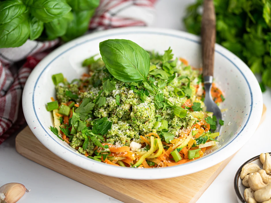 Gem&uuml;senudeln mit Cashew-Pesto