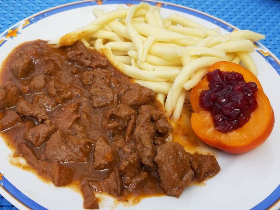 Wildschweinragout mit Pilzen