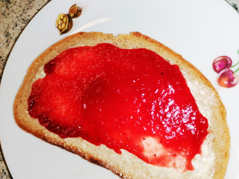 Erdbeermarmelade mit weisser Schokolade
