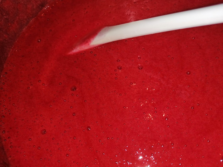 Erdbeermarmelade mit weisser Schokolade