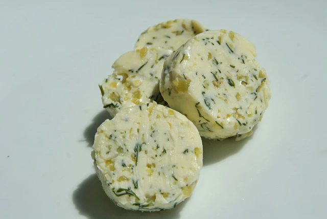 Senf-Dill-Butter