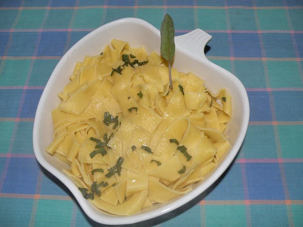Pappardelle mit Salbeibutter