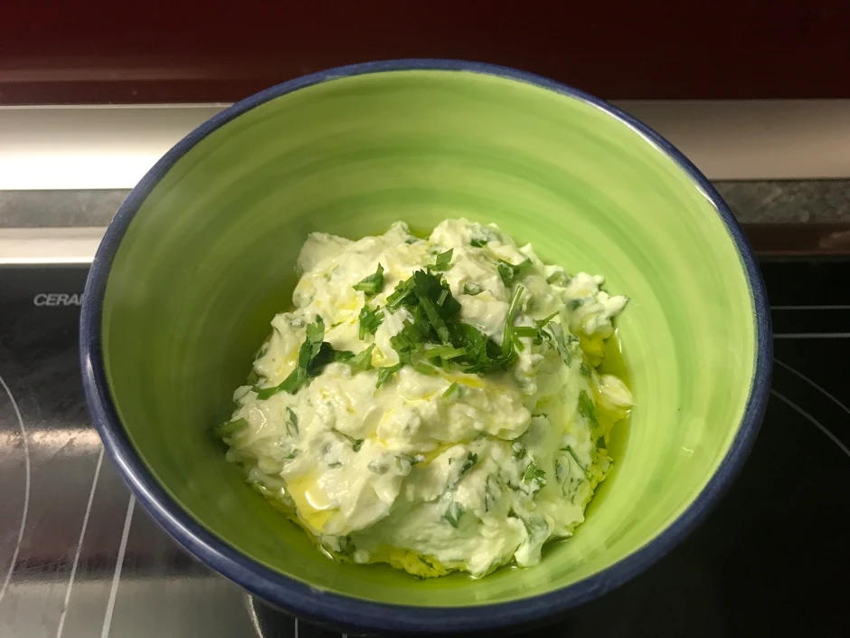 Topfencreme mit Koriander