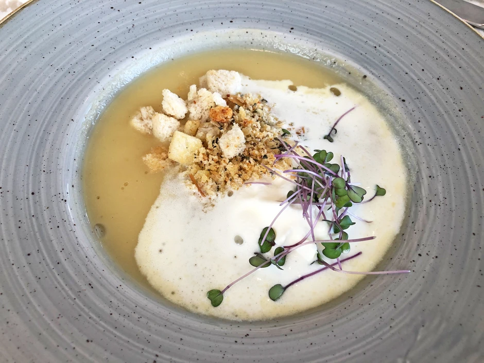 W&uuml;rzige Terlaner Weinsuppe