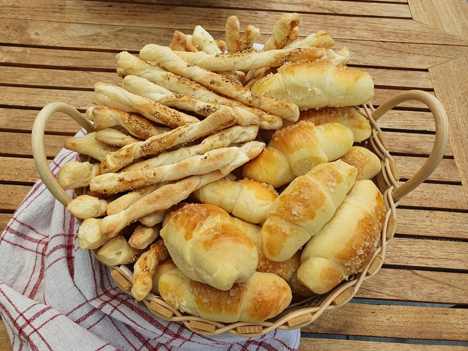 Salzstangerl mit Kümmel