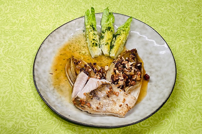 Geschmorter Chicorée mit Zanderfilet