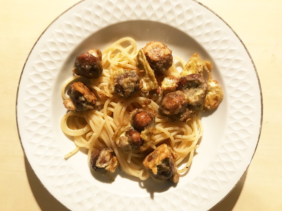 Spaghetti mit in der Eihülle gebackenen Champignons
