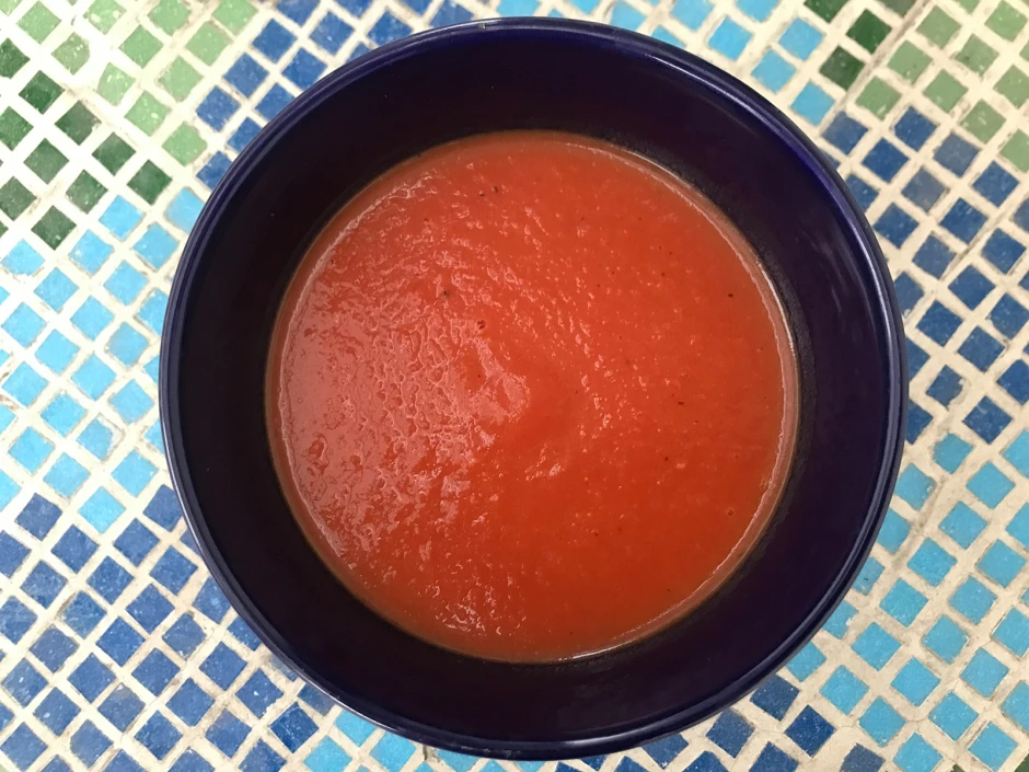 Süßkartoffel-Tomatensuppe mit Ananas und Ingwer