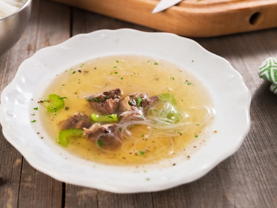 Kräftige Chiang Mai Rindsuppe